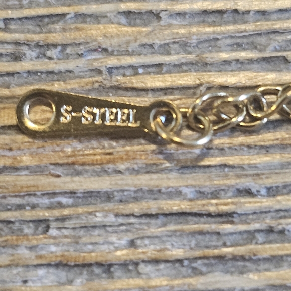 Three Pieces Natural Baroque Freshwater Pearl Set in a Stainless Steel Chain. - Picture 5 of 5